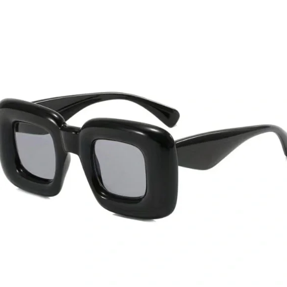 Urban Outfitters Black Square Sunglasses - Picture 2 of 3
